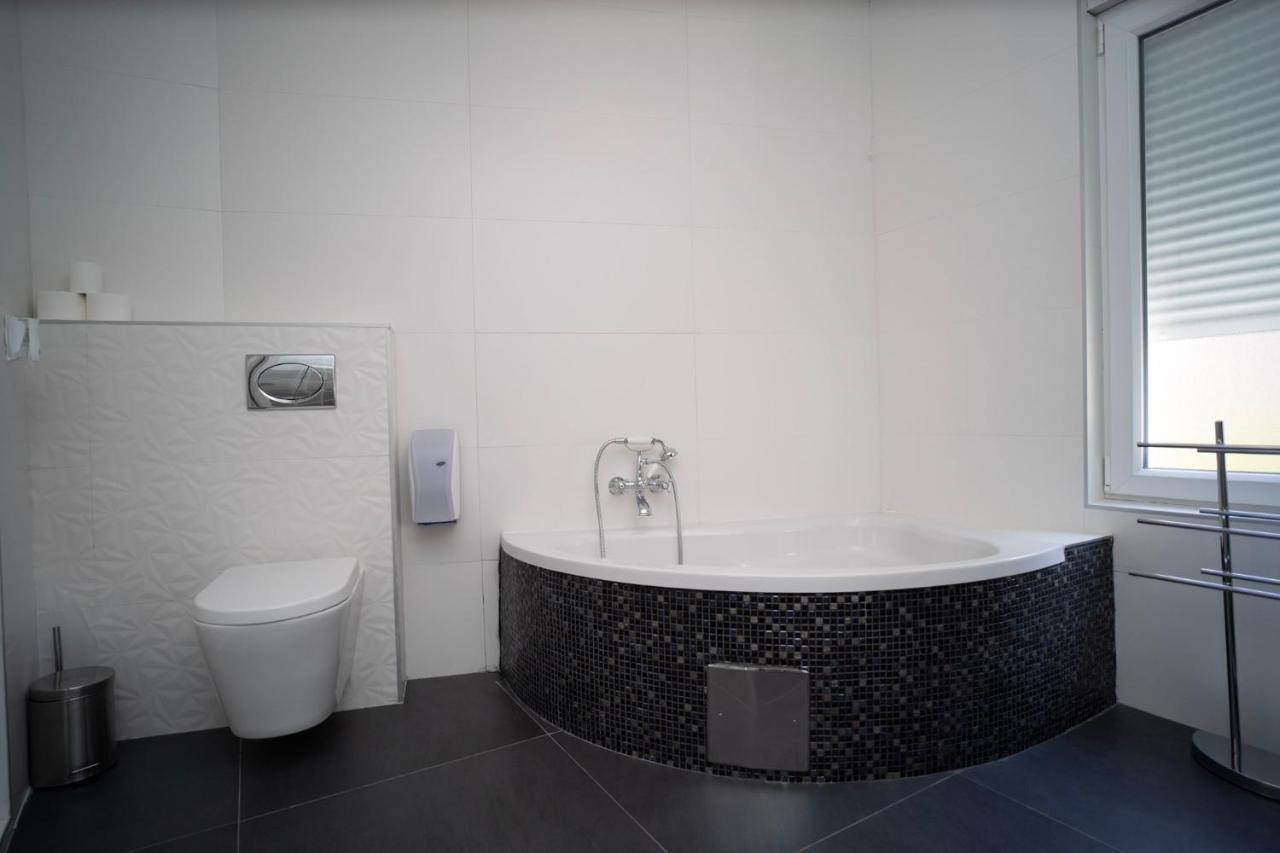 Urban Suites & Apartments Mostar Esterno foto